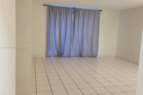 Купить кондоминиум в Майами, Флорида 2 спальни, 89.65м2, № 1766832 - фото 5