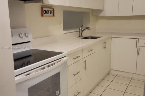 Купить кондоминиум в Майами, Флорида 2 спальни, 89.65м2, № 1766832 - фото 1