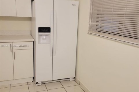 Купить кондоминиум в Майами, Флорида 2 спальни, 89.65м2, № 1766832 - фото 2