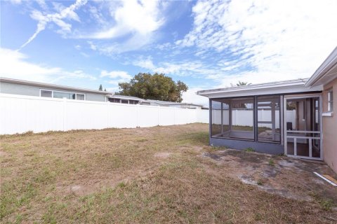 Villa ou maison à louer à New Port Richey, Floride: 3 chambres, 115.94 m2 № 2091504 - photo 24