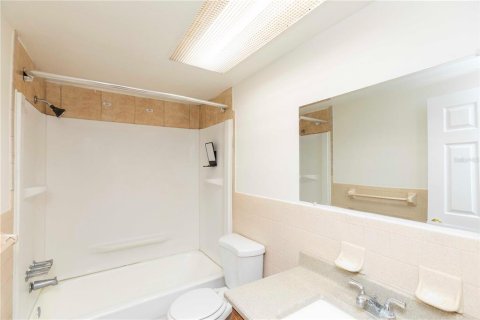 Villa ou maison à louer à New Port Richey, Floride: 3 chambres, 115.94 m2 № 2091504 - photo 15