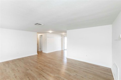 Villa ou maison à louer à New Port Richey, Floride: 3 chambres, 115.94 m2 № 2091504 - photo 8