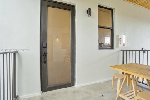 Propiedad comercial en venta en Miami, Florida № 1984689 - foto 21