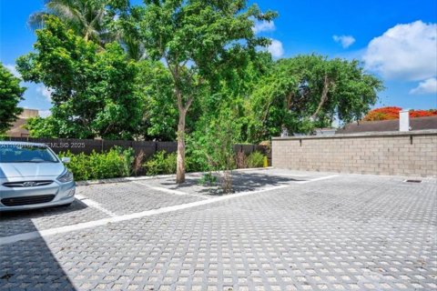 Propiedad comercial en venta en Miami, Florida № 1984689 - foto 19