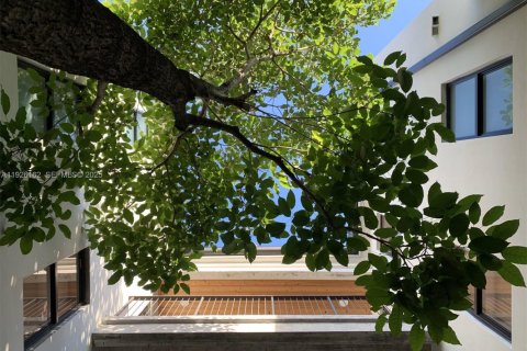 Propiedad comercial en venta en Miami, Florida № 1984689 - foto 15