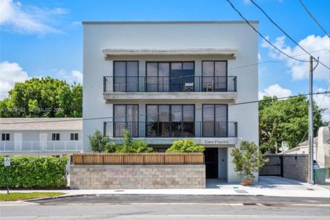 Propiedad comercial en venta en Miami, Florida № 1984689 - foto 3