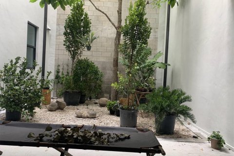 Propiedad comercial en venta en Miami, Florida № 1984689 - foto 17