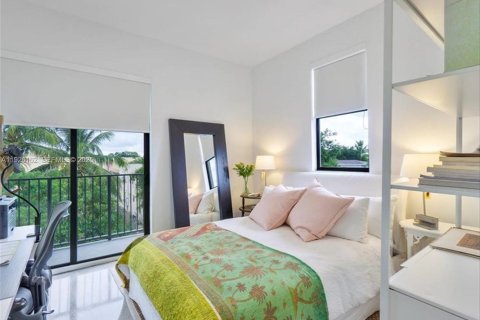 Propiedad comercial en venta en Miami, Florida № 1984689 - foto 24