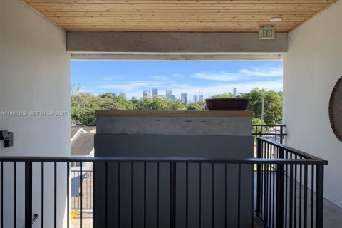 Propiedad comercial en venta en Miami, Florida № 1984689 - foto 16