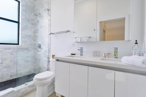 Propiedad comercial en venta en Miami, Florida № 1984689 - foto 26