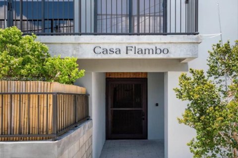 Propiedad comercial en venta en Miami, Florida № 1984689 - foto 10