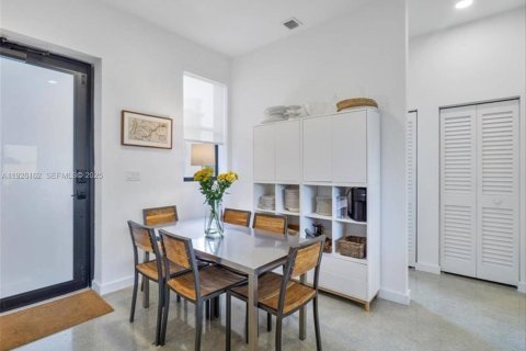 Propiedad comercial en venta en Miami, Florida № 1984689 - foto 23