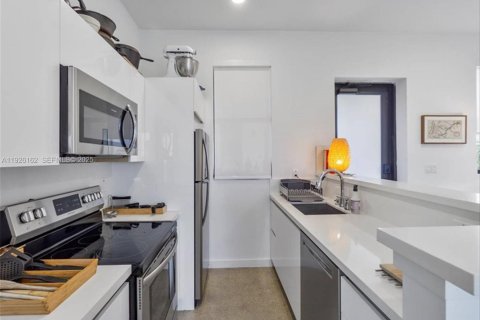 Propiedad comercial en venta en Miami, Florida № 1984689 - foto 28