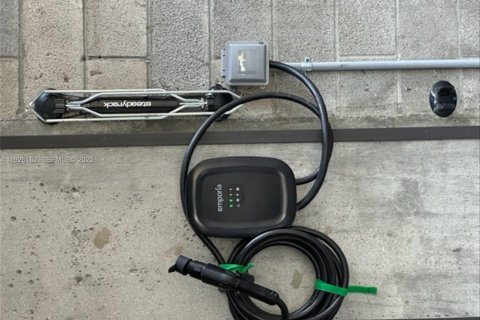 Propiedad comercial en venta en Miami, Florida № 1984689 - foto 11