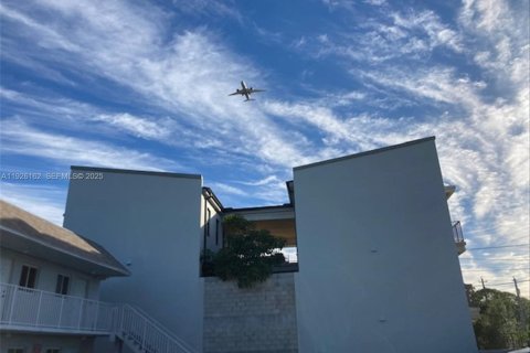 Propiedad comercial en venta en Miami, Florida № 1984689 - foto 7