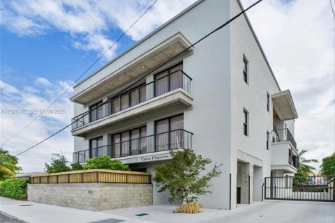 Propiedad comercial en venta en Miami, Florida № 1984689 - foto 1