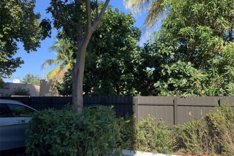 Propiedad comercial en venta en Miami, Florida № 1984689 - foto 14