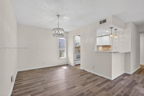 Condo in Coral Springs, Florida, 3 bedrooms  № 1987716 - photo 14