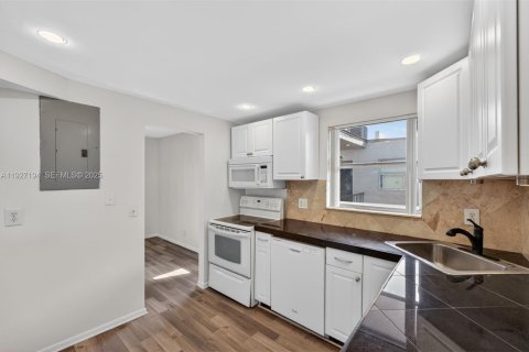 Condo in Coral Springs, Florida, 3 bedrooms  № 1987716 - photo 5