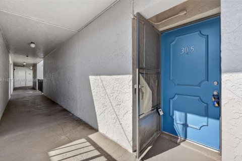 Condo in Coral Springs, Florida, 3 bedrooms  № 1987716 - photo 2