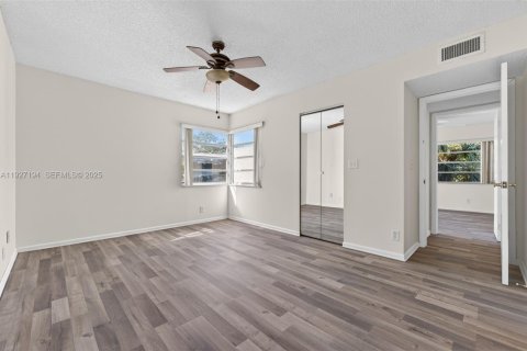 Condo in Coral Springs, Florida, 3 bedrooms  № 1987716 - photo 28