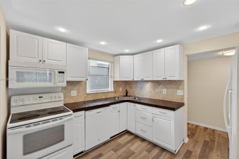 Condo in Coral Springs, Florida, 3 bedrooms  № 1987716 - photo 3