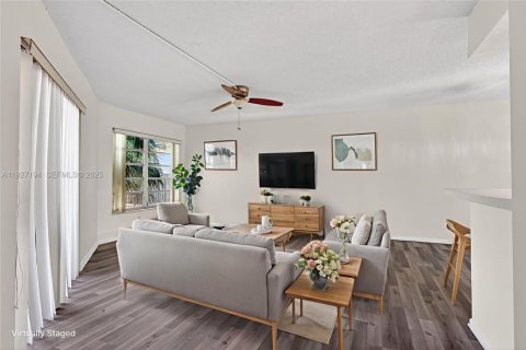 Condo in Coral Springs, Florida, 3 bedrooms  № 1987716 - photo 10