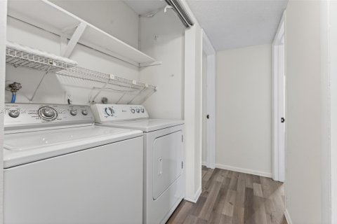 Condo in Coral Springs, Florida, 3 bedrooms  № 1987716 - photo 17