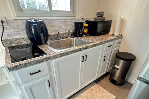 Apartment in North Miami, Florida 1 bedroom, 91.6 sq.m. № 2399961 - photo 6
