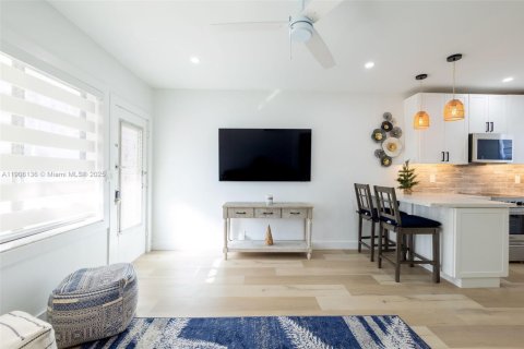 Condo in Hollywood, Florida, 1 bedroom  № 1967779 - photo 28