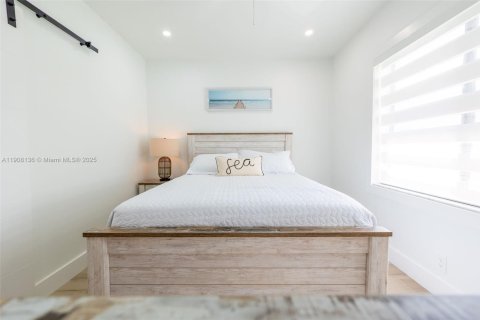 Condo in Hollywood, Florida, 1 bedroom  № 1967779 - photo 22