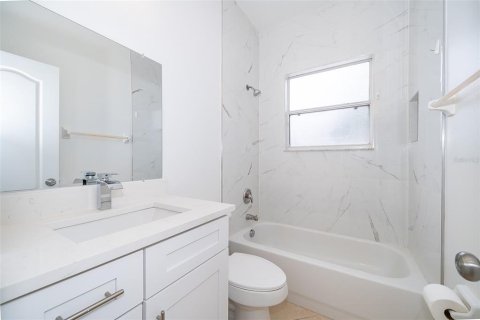 Casa en alquiler en Orlando, Florida, 3 dormitorios, 171.59 m2 № 1915361 - foto 16