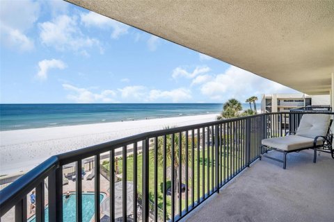Condominio en venta en Belleair Beach, Florida, 2 dormitorios, 97.55 m2 № 2212007 - foto 19