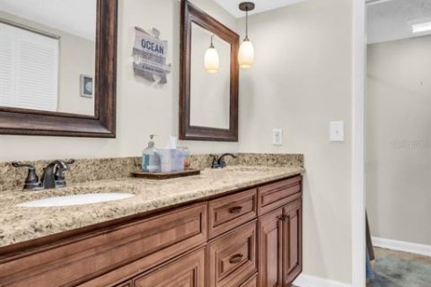 Condominio en venta en Belleair Beach, Florida, 2 dormitorios, 97.55 m2 № 2212007 - foto 26