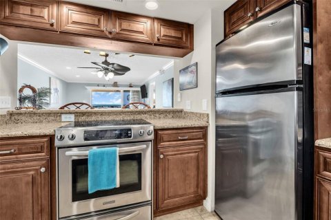 Condominio en venta en Belleair Beach, Florida, 2 dormitorios, 97.55 m2 № 2212007 - foto 8