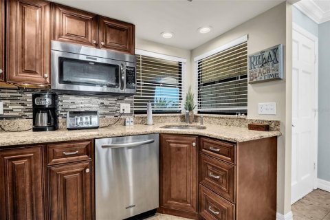 Condominio en venta en Belleair Beach, Florida, 2 dormitorios, 97.55 m2 № 2212007 - foto 9