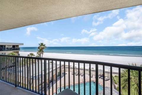 Condominio en venta en Belleair Beach, Florida, 2 dormitorios, 97.55 m2 № 2212007 - foto 20
