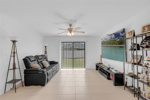 Casa en venta en Poinciana, Florida, 3 dormitorios, 117.43 m2 № 1907235 - foto 9