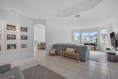 Casa en venta en Doral, Florida, 4 dormitorios, 214.79 m2 № 1955930 - foto 7