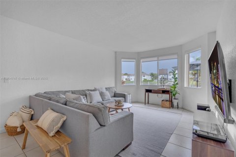 Casa en venta en Doral, Florida, 4 dormitorios, 214.79 m2 № 1955930 - foto 8