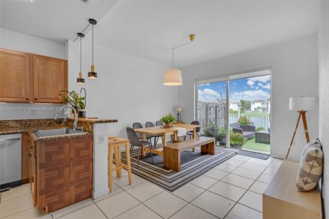 Casa en venta en Doral, Florida, 4 dormitorios, 214.79 m2 № 1955930 - foto 11