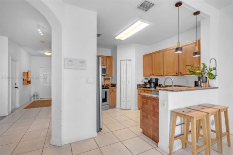 Casa en venta en Doral, Florida, 4 dormitorios, 214.79 m2 № 1955930 - foto 14