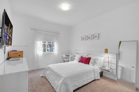 Casa en venta en Doral, Florida, 4 dormitorios, 214.79 m2 № 1955930 - foto 17