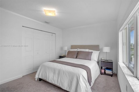 Casa en venta en Doral, Florida, 4 dormitorios, 214.79 m2 № 1955930 - foto 22