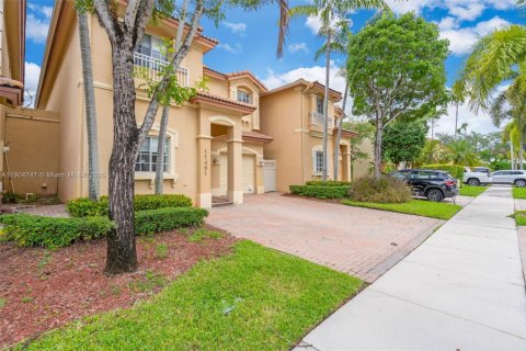 Casa en venta en Doral, Florida, 4 dormitorios, 214.79 m2 № 1955930 - foto 2
