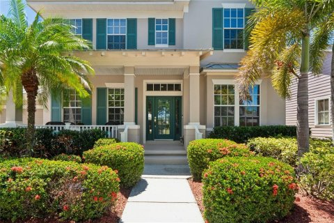 House in Apollo Beach, Florida 4 bedrooms, 342.72 sq.m. № 2200373 - photo 4