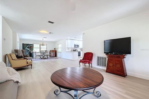 Casa en venta en Homosassa, Florida, 2 dormitorios, 112.23 m2 № 1838050 - foto 6