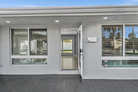 Villa ou maison à vendre à Fort Lauderdale, Floride: 3 chambres, 127.55 m2 № 2244135 - photo 4