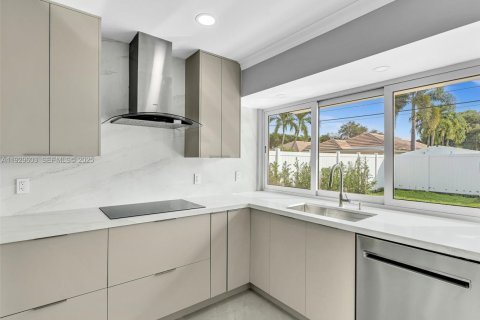 Villa ou maison à vendre à Fort Lauderdale, Floride: 3 chambres, 127.55 m2 № 2244135 - photo 10