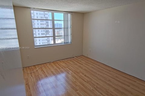 Condominio en venta en Aventura, Florida, 2 dormitorios, 120.77 m2 № 1220758 - foto 12